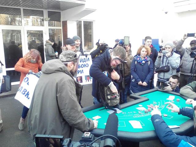 Под окнами Авакова открылось казино