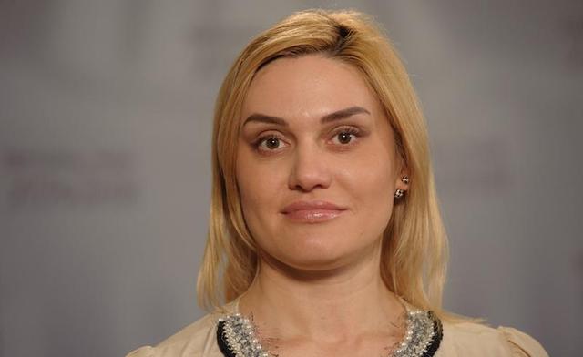 Нардеп от "Самопомичи" Острикова появилась в Раде с дорогой сумкой