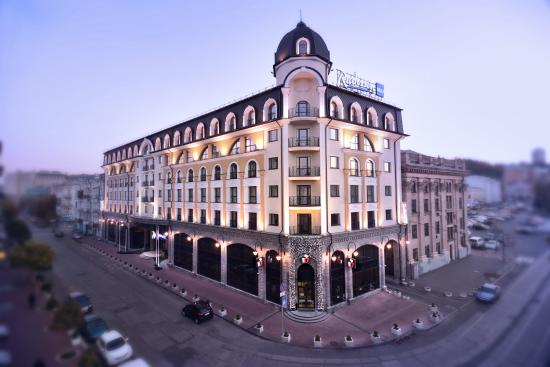 Сергій Тігіпко купив у росіян готель Radisson Blu Podil