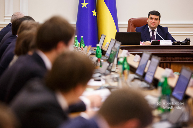 Реформы или очковтирательство: чего достиг Кабмин в 2016 году