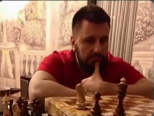 Люди беглого экс-главы Минсдоха сами просят "завалить" его телеканал, - СМИ