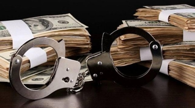 Поліція повідомила про підозру президенту та голові правління банку