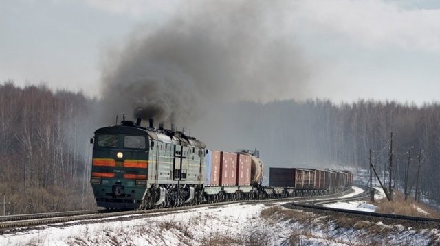 В Черновицкой области поезд сбил микроавтобус, который пытался "проскочить" на переезде