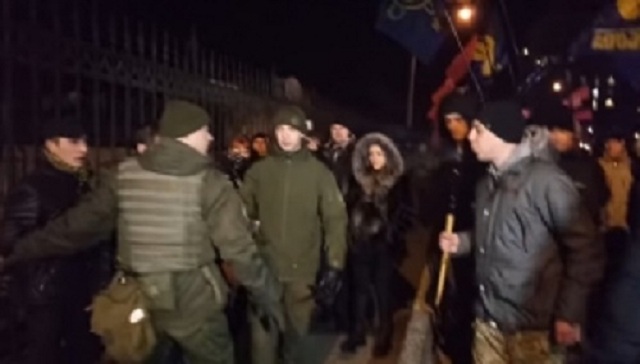 У Одесі "Правий сектор" жорстко відповів провокаторам на Марші честі