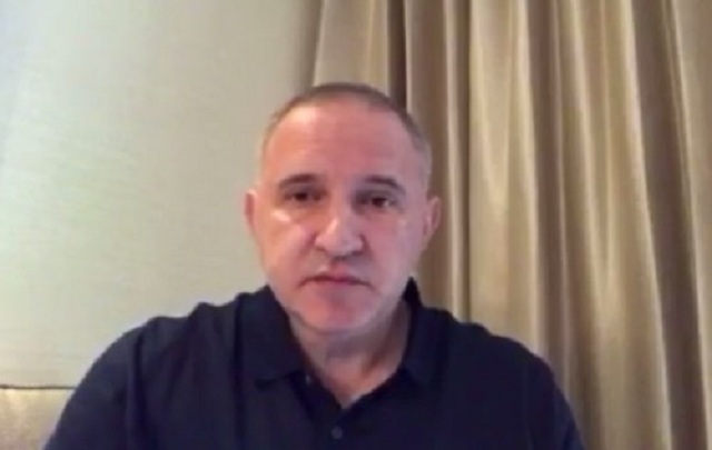 Заслуженный врач Украины пояснил свое скандальное фото с Аксеновым