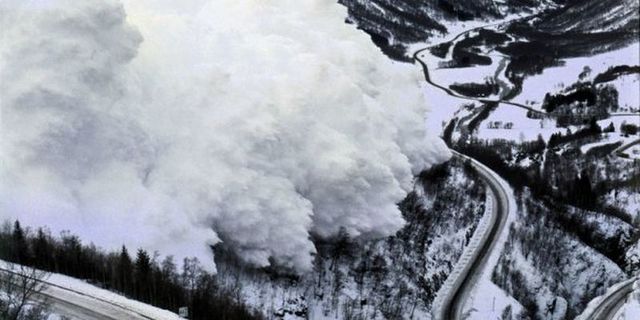 На Закарпатье сошла страшная лавина в 40 тонн снега