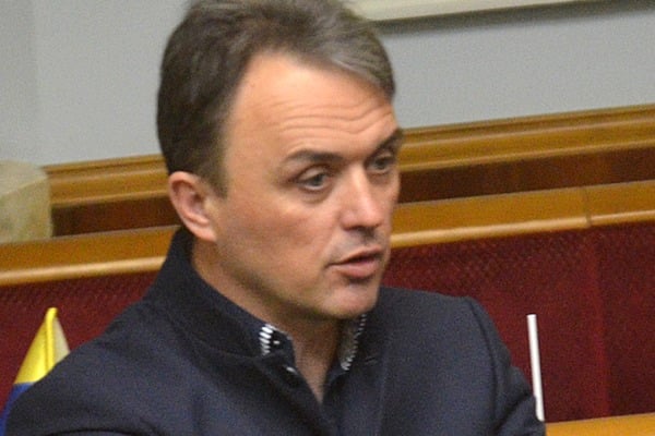 На українській території нардеп вільно купив шампанське, вироблене в "ДНР"