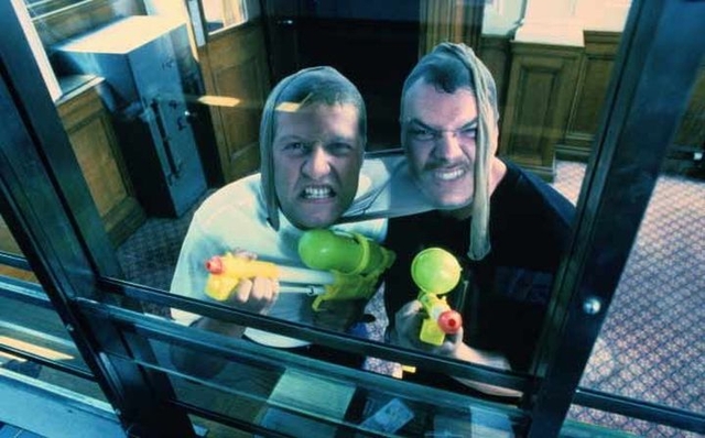 В Киеве задержали грабителей, которые пытали пенсионера