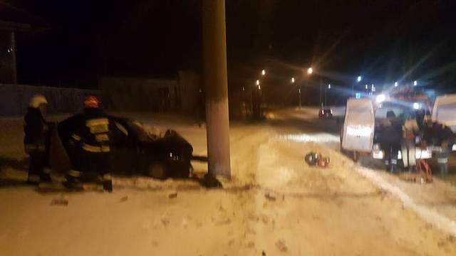 Во Львове «Ланос» выкинуло в бетонный столб: два человека в тяжёлом состоянии