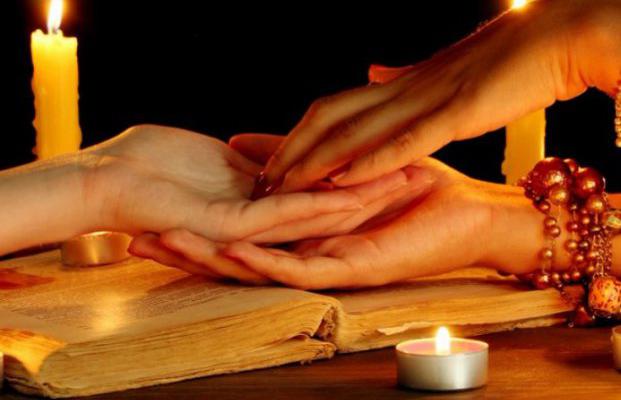 В центре Киева цыганка обокрала женщину