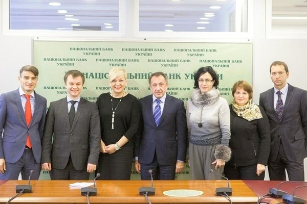 НБУ выплатил членам совета "премии" на 2 млн грн