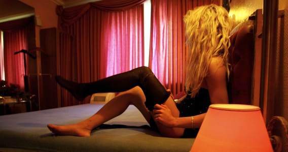 Тернопільський депутат-сутенер заробляв на борделі зі школярками