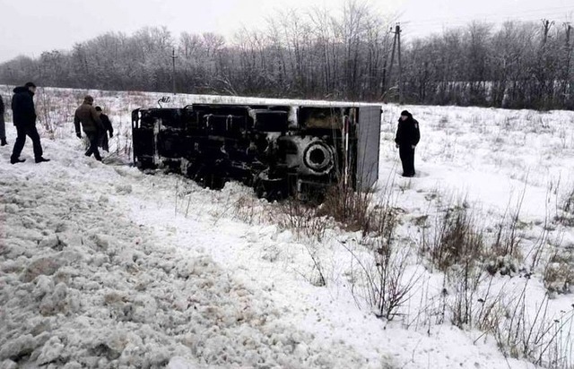 Под Запорожьем опрокинулся автозак с заключенными