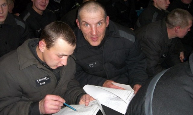 Украинских зэков переводят на электронные деньги