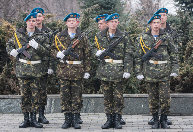 Как украинские десантники надругались над оккупантами. ВИДЕО