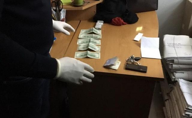 В Луцке "налоговик" попался на крупной взятке