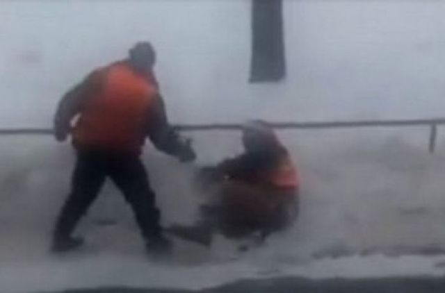 Киевские коммунальщики продолжают «отмечать»: ВИДЕО взорвало соцсети