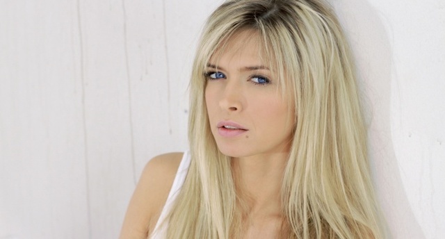 Муждабаев: поющие проститутки из Украины развлекают оккупантов с выездом на дом