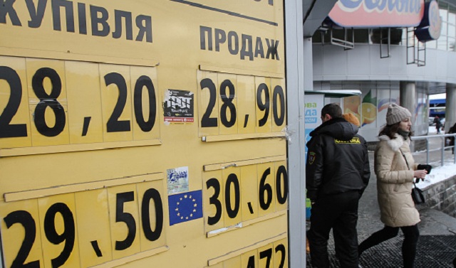 Не покупайте доллары: экономисты обнадежили прогнозом курса гривни