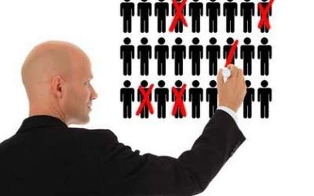 Эксперт объяснил, почему в Украине началось массовое сокращение