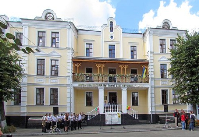 Музыкальную школу в Житомире построили с растратой в 1,6 миллиона гривен