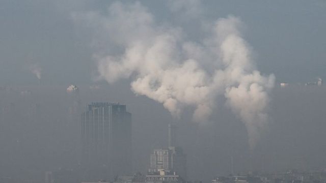 Синоптики и экологи рассказали, чем страшен смог в Киеве
