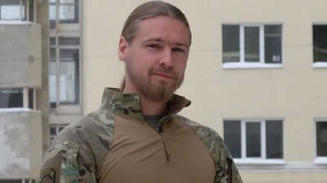 Российского фашиста, глумящегося над телами погибших украинцев, депортировали из Норвегии