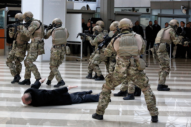 Аваковский КОРД: учителя из Америки, люди из Беркута