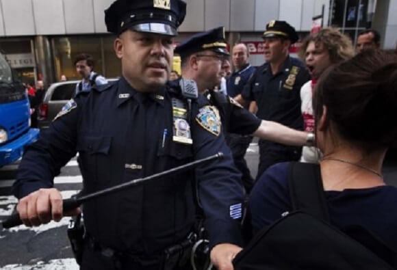 Корреспондента российского телеканала RT арестовали во время инаугурации Дональда Трампа