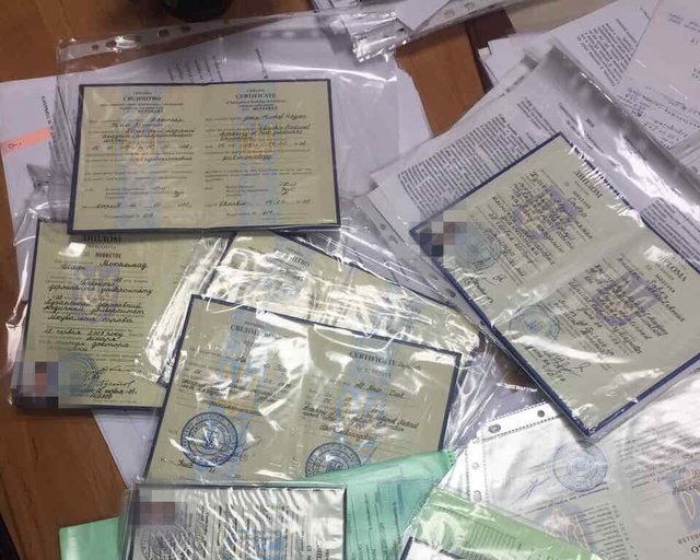 СБУ викрила протиправне зарахування іноземних студентів до одного з медичних ВНЗ у Києві