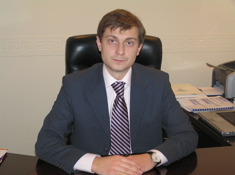 Почему мошенники, обворовывающие государство, регулярно ходят на Банковую?