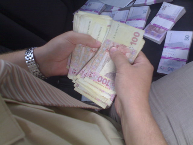 В Харьковской области сотрудница налоговой была поймана на взятке