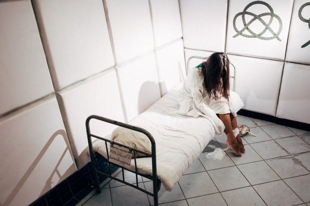 З’явилися подробиці втечі божевільної, яка нападала на поліцію та аптеку у Львові