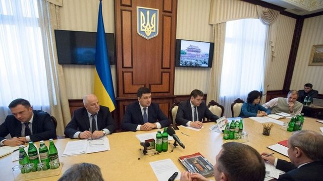 Гройсман грубо отчитал Омеляна на заседании Кабмина