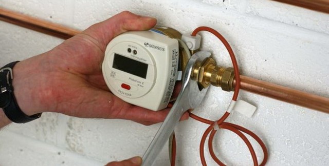 Как киевляне экономят на коммуналке с помощью магнитов и пылесосов