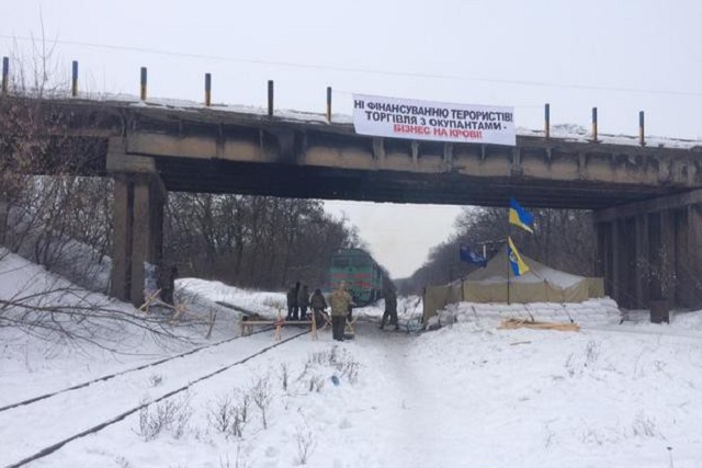 Силовики їдуть на розгін блокади на Донбасі - волонтер