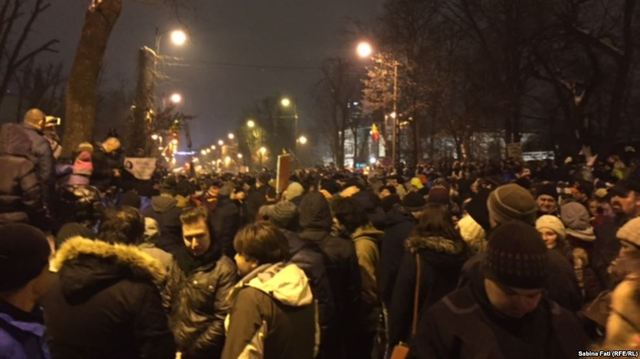 У Румунії протестують проти "законів для злодіїв"