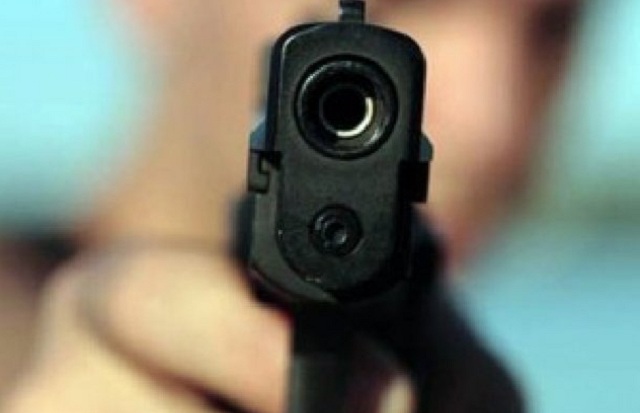 В Запорожье мужчина из пневмата обстрелял машину с ребенком