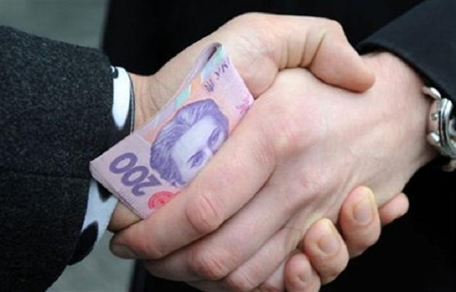 "Затримання хабарників в Україні часто постановочні", - експерт