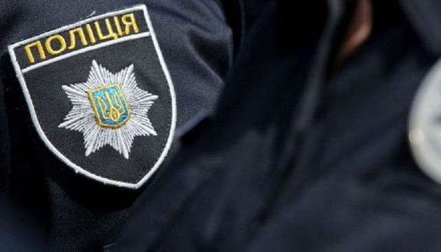 В Киеве полицейские избили мужчину и пытались отобрать телефон