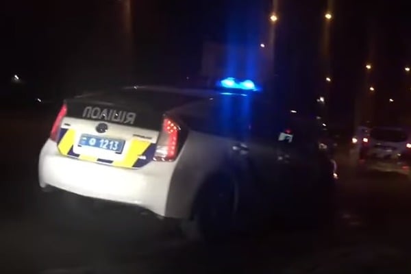 В Ровно пять экипажей патрульных устроили погоню за BMW X6