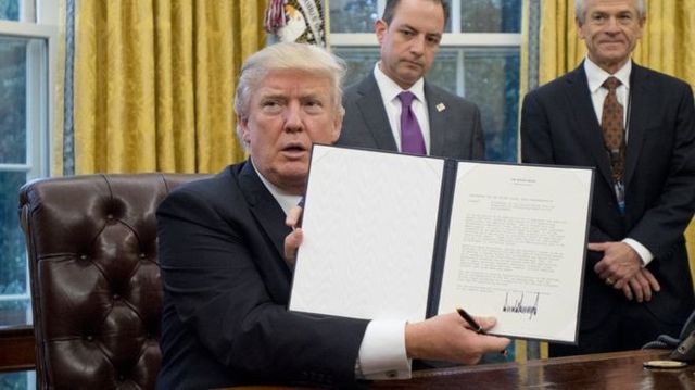 Указ Трампа в дії: на 5-річного хлопчика одягли наручники в аеропорту