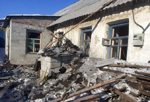 Авдеевку снова обстреливают