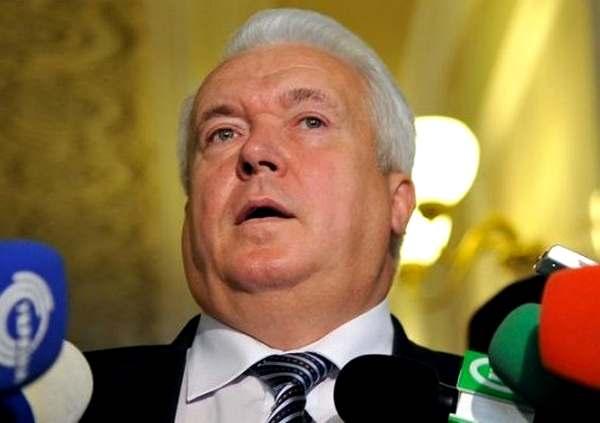 Усі депутати Ради отримали "подарунок" з натяком від втікача-регіонала