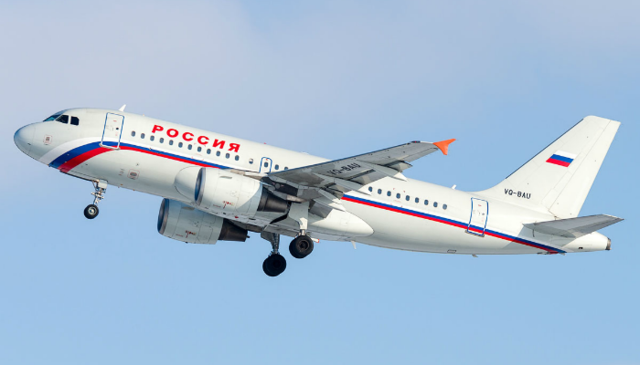 У летевшего из Крыма в РФ самолета треснуло лобовое стекло