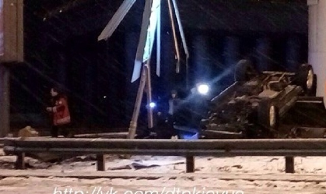 Пьяный водитель вылетел с проезжей части в центре Киева