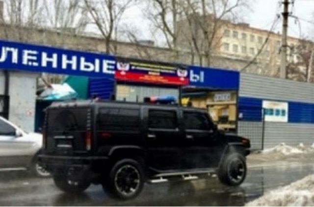 «Хозяева жизни» едут с мигалочкой: на чем «рассекает» братки Захарченко