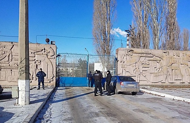 В Николаеве силовики заблокировали все выезды завода «Океан» и проводят следственные действия