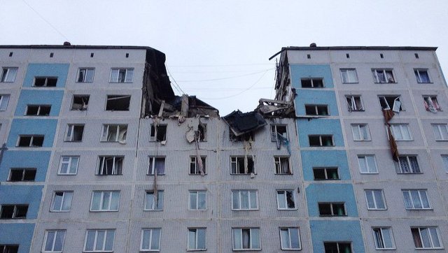 В оккупированном Стаханове взорвался жилой дом