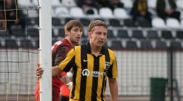 Двух украинских футболистов пожизненно дисквалифицировали за матчи в сборной "ДНР"